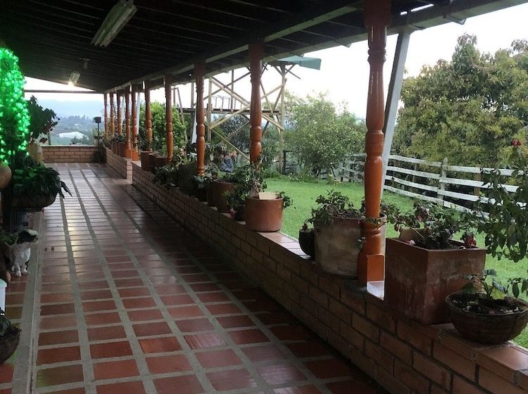 פנסיון Villa Lucy