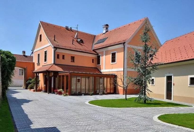 ペンション Sobe Bernarda