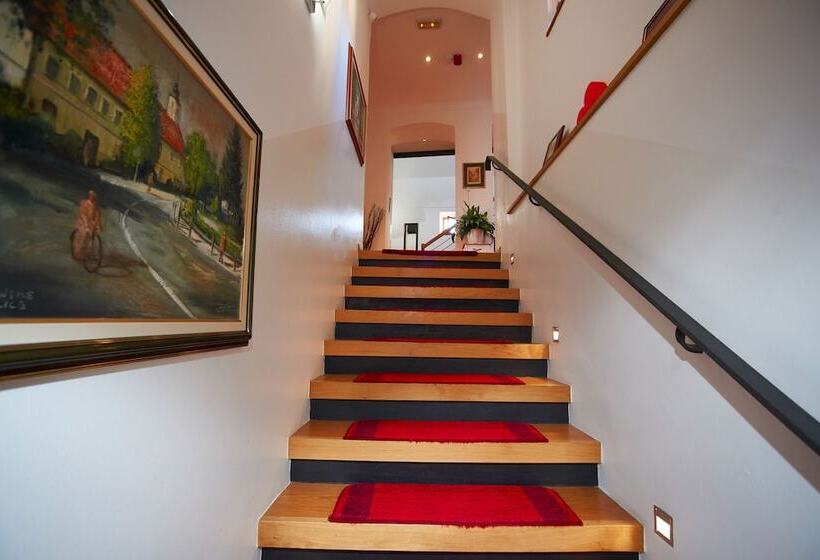 بنسيون Sobe Bernarda