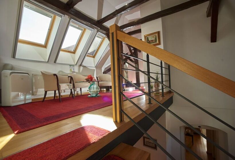 بنسيون Sobe Bernarda