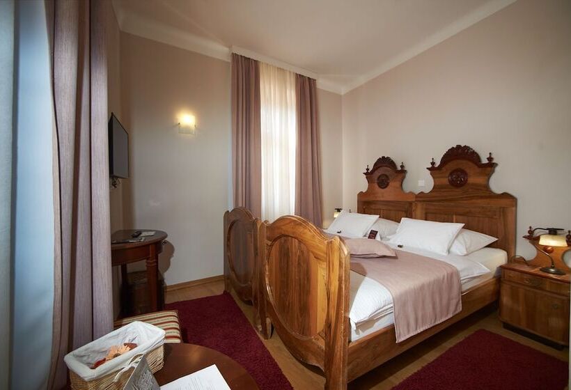 بنسيون Sobe Bernarda