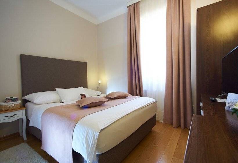 بنسيون Sobe Bernarda