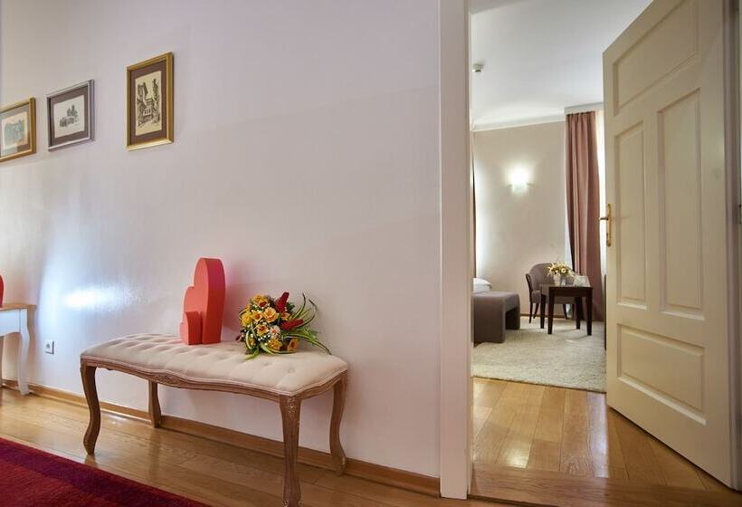 بنسيون Sobe Bernarda