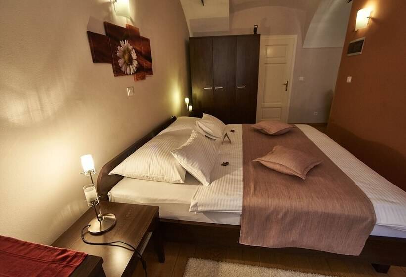 بنسيون Sobe Bernarda