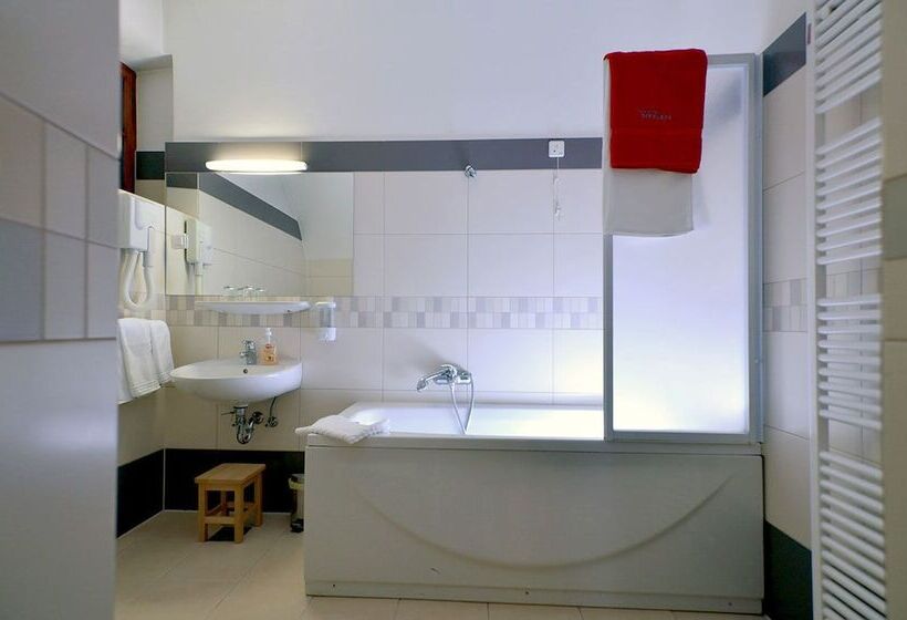 بنسيون Sobe Bernarda