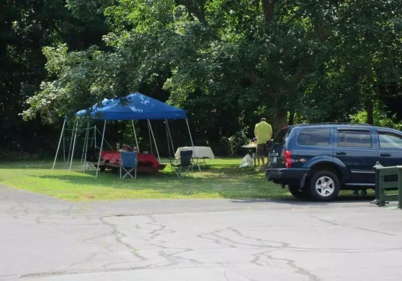 Founder's Brook Motel And Suites