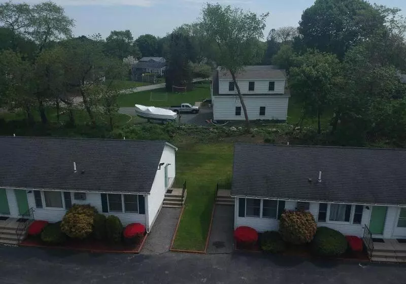 Founder's Brook Motel And Suites