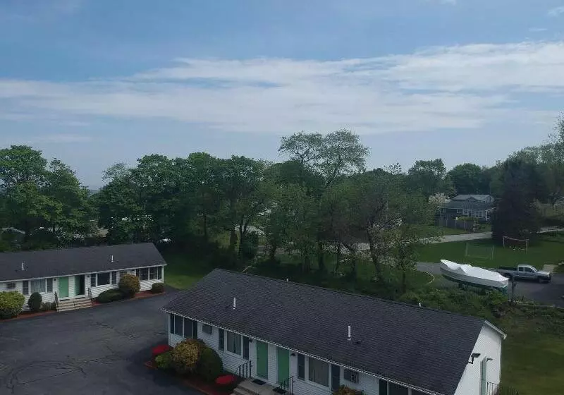 Founder's Brook Motel And Suites