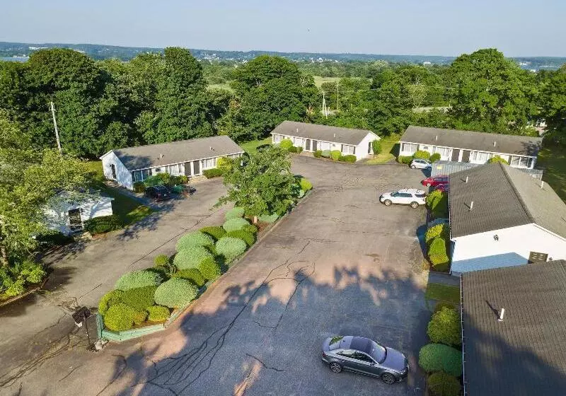 Founder's Brook Motel And Suites