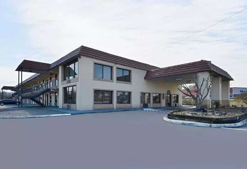 Отель Americas Best Value Inn & Suites Knoxville North
