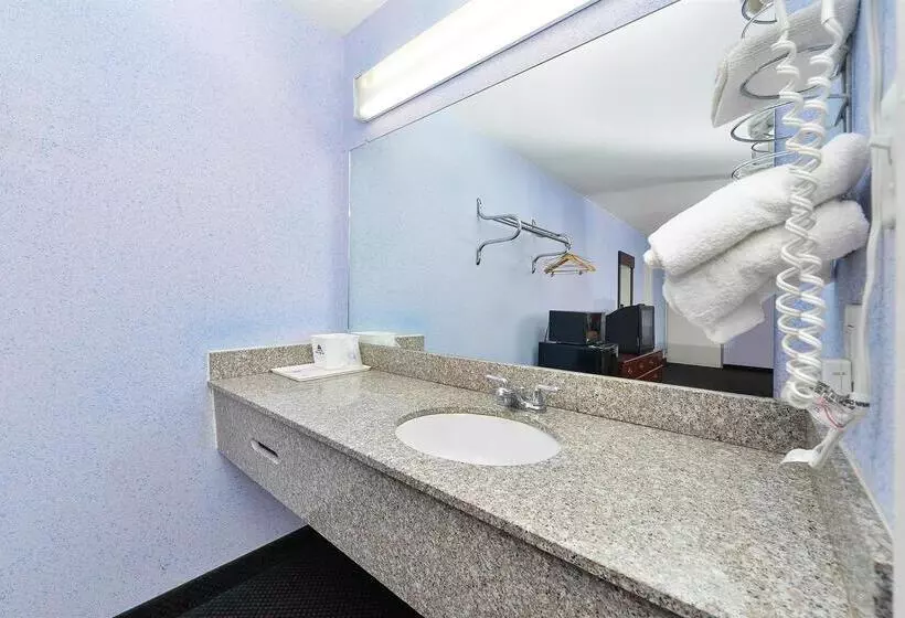 Отель Americas Best Value Inn & Suites Knoxville North