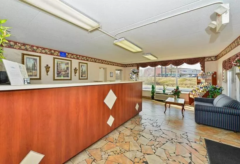 Отель Americas Best Value Inn & Suites Knoxville North