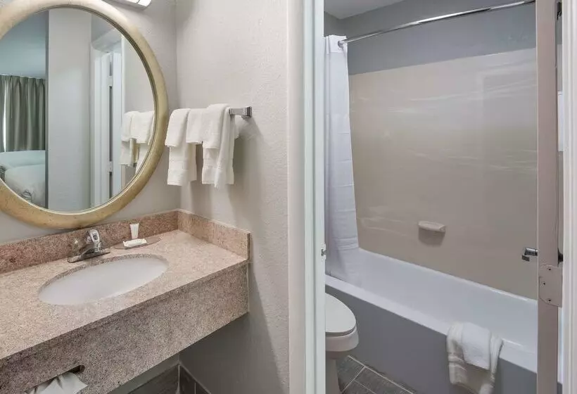 Hotelli Clarion Pointe Indianapolis Northeast