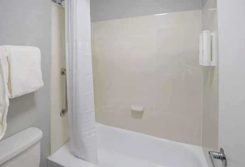 Hotelli Clarion Pointe Indianapolis Northeast