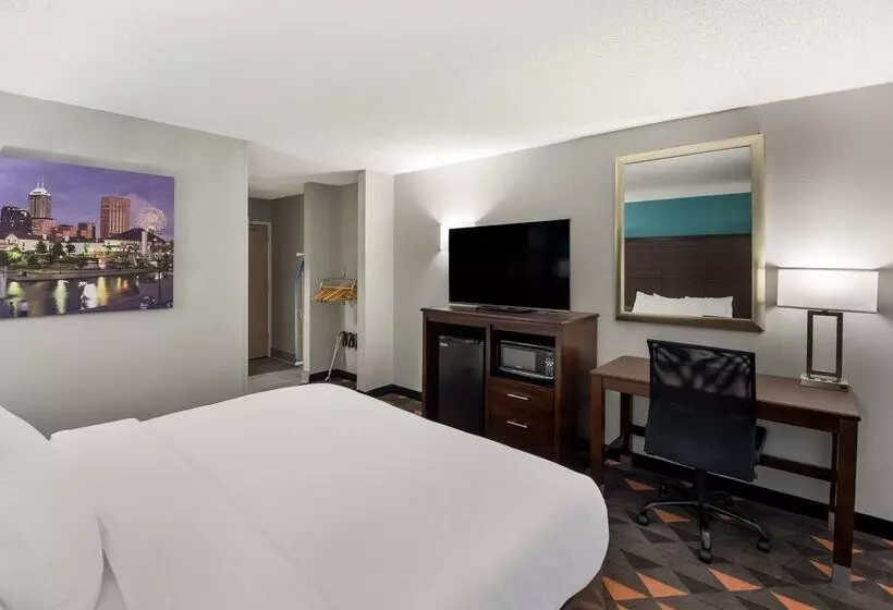 Hotelli Clarion Pointe Indianapolis Northeast