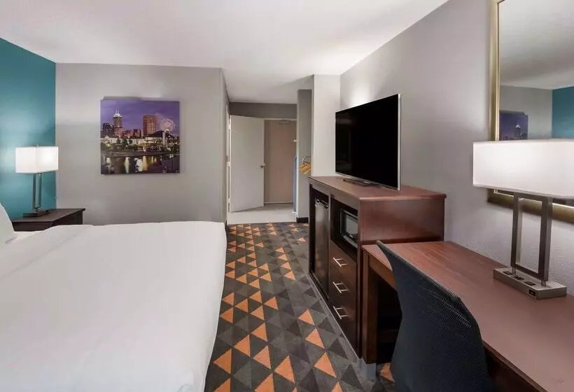 Hotelli Clarion Pointe Indianapolis Northeast