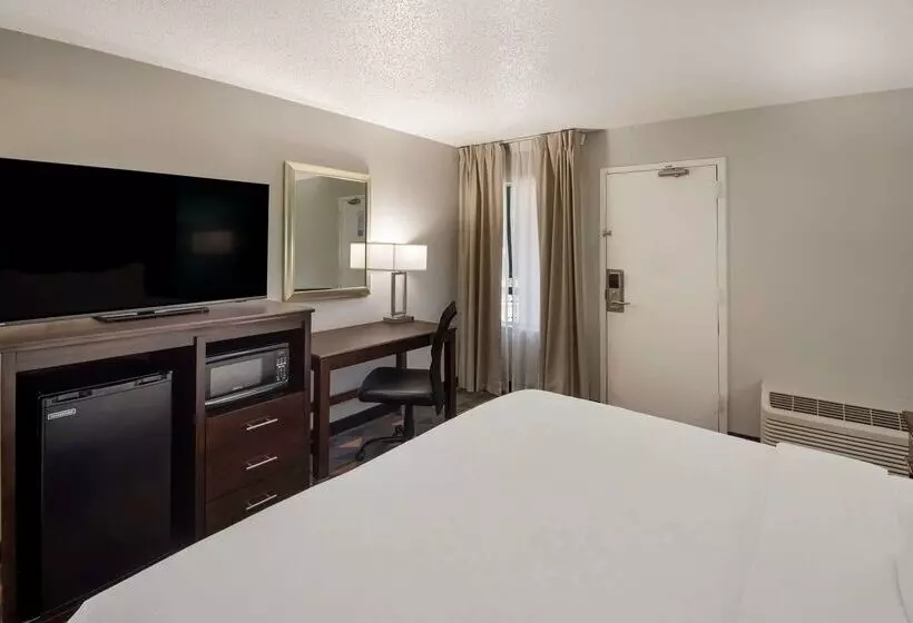 Hotelli Clarion Pointe Indianapolis Northeast