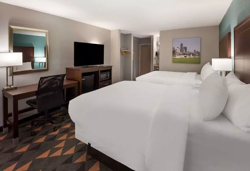 Hotelli Clarion Pointe Indianapolis Northeast