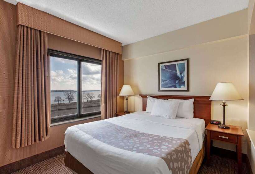 La Quinta By Wyndham New Haven