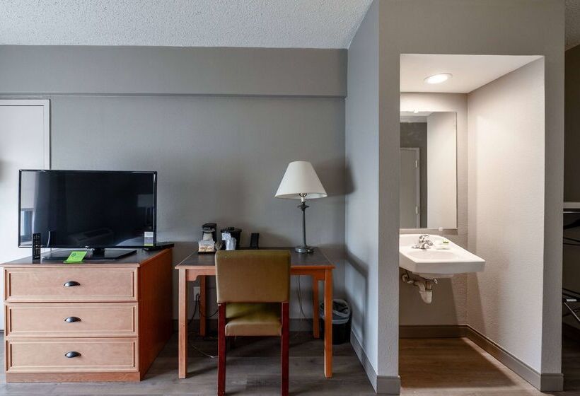 La Quinta By Wyndham New Haven