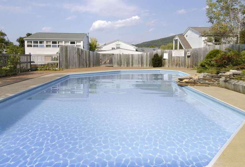 모텔 Howard Johnson By Wyndham Williamstown