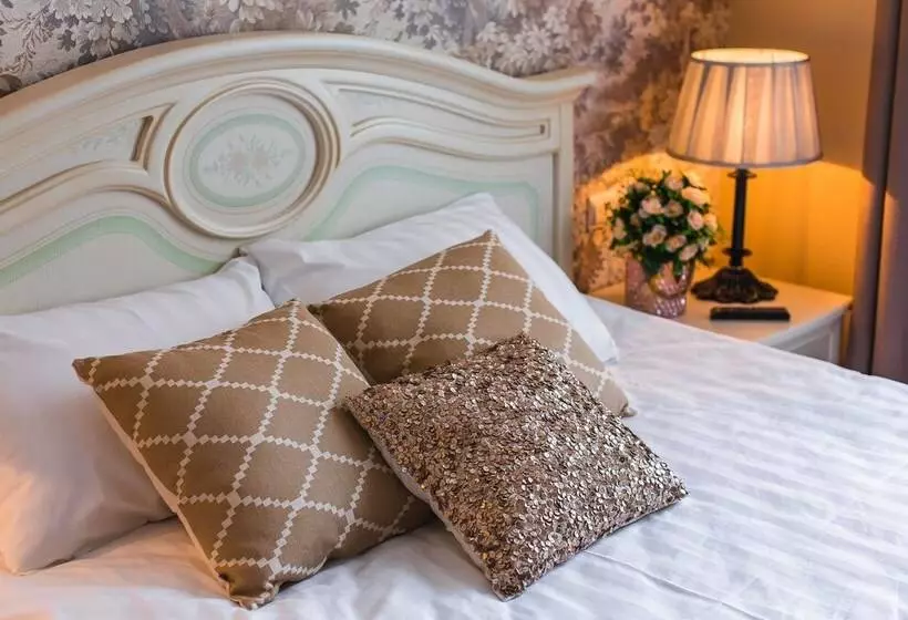 تختخواب و صبحانه Boutique Hotel Renaissance