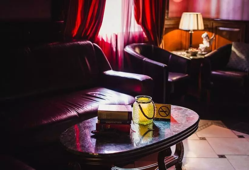 تختخواب و صبحانه Boutique Hotel Renaissance