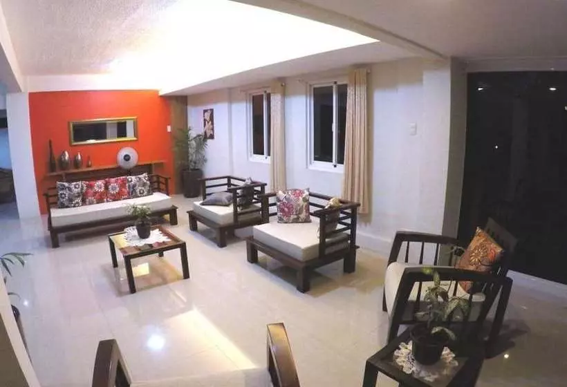 Hotelli Benjie S Place