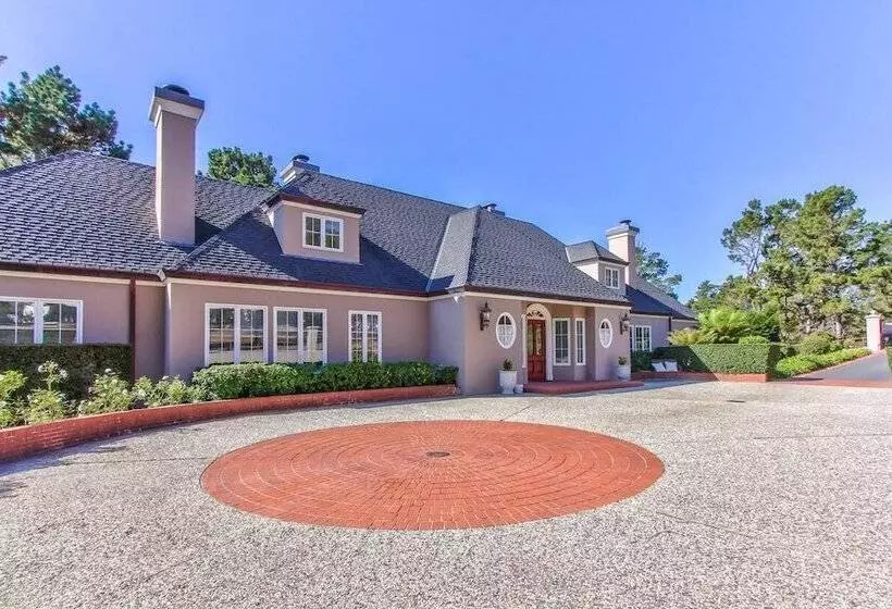 Lx33: Luxury Vacation Villa On Pebble Beach With Pool