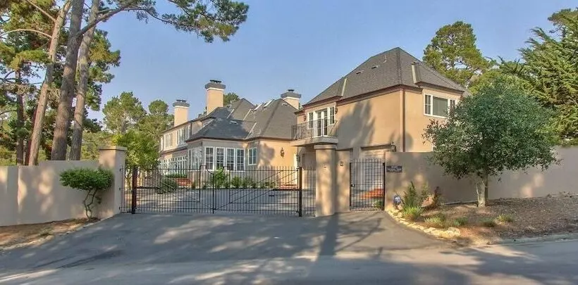 Lx33: Luxury Vacation Villa On Pebble Beach With Pool