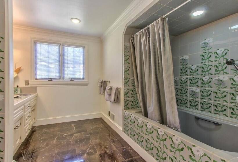 Lx33: Luxury Vacation Villa On Pebble Beach With Pool