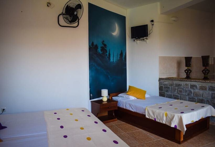 تختخواب و صبحانه Pousada Da Lua