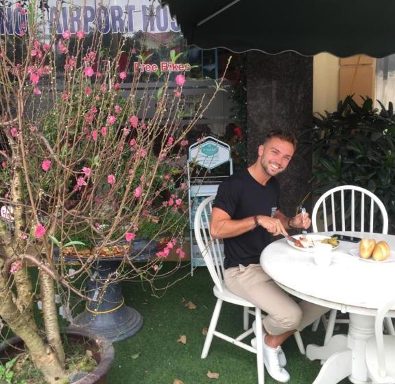 تختخواب و صبحانه Viet Village Hotel & Travel