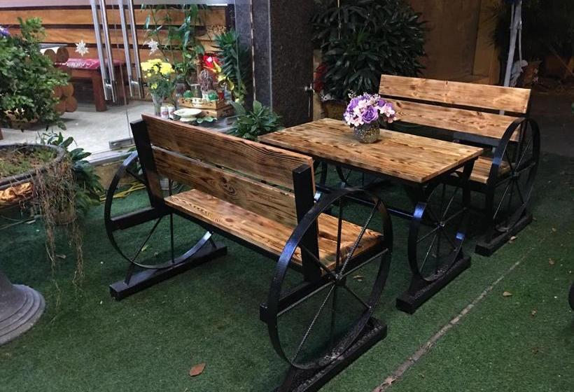 تختخواب و صبحانه Viet Village Hotel & Travel