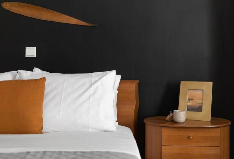 Fresh Detailed Stylish Apartment At Acropolis