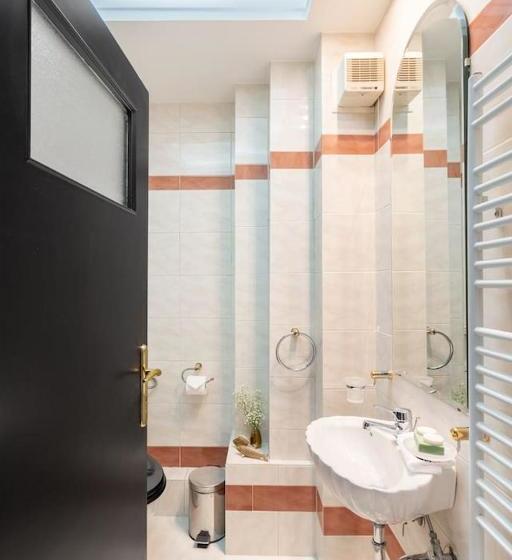 Fresh Detailed Stylish Apartment At Acropolis