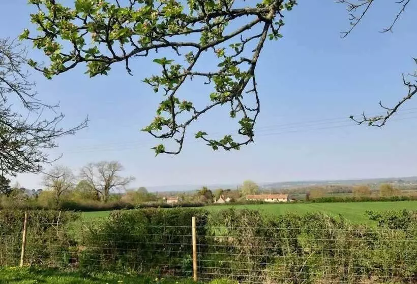 Hotelli Orchard Farm Luxury Glamping