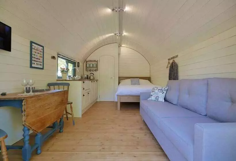 Hotelli Orchard Farm Luxury Glamping