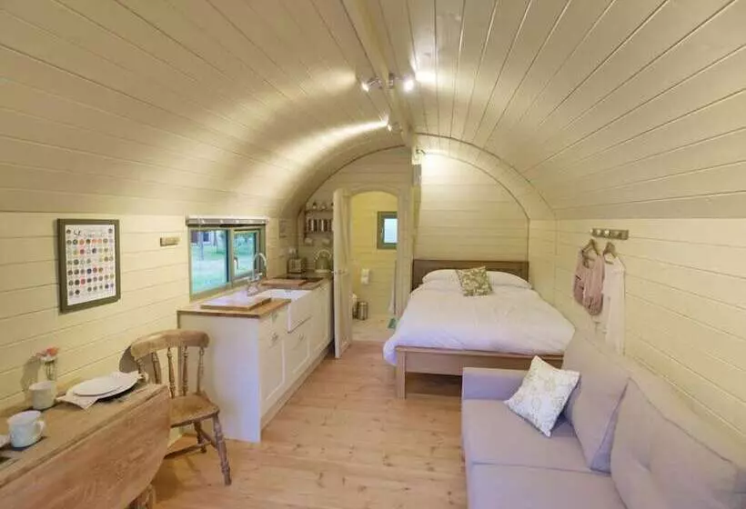 Hotelli Orchard Farm Luxury Glamping