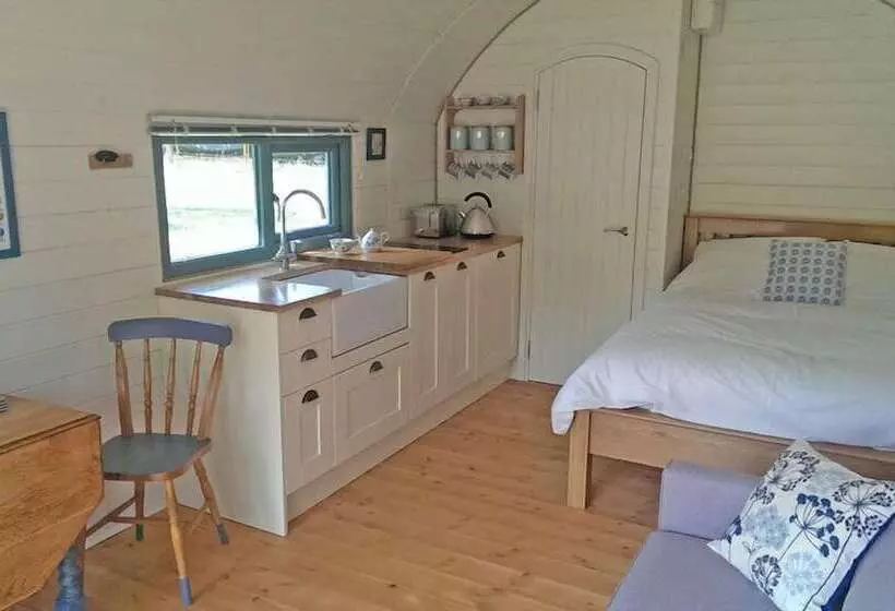 Hotelli Orchard Farm Luxury Glamping