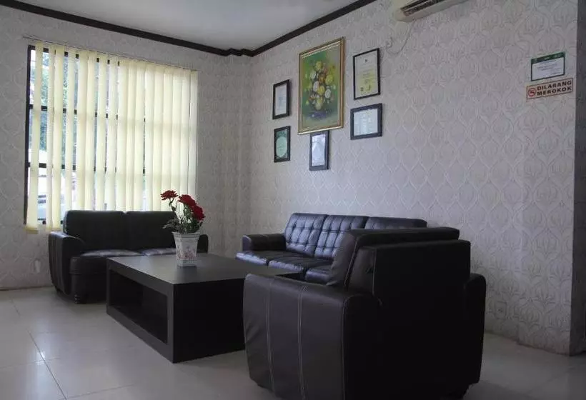 هتل Oyo 2104  Grand Sabrina