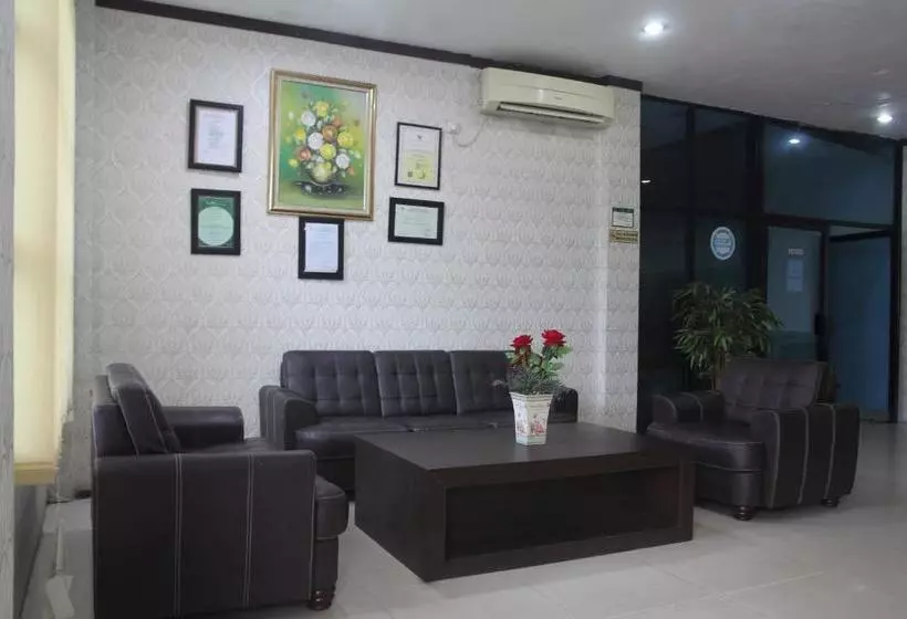 هتل Oyo 2104  Grand Sabrina