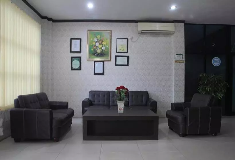 هتل Oyo 2104  Grand Sabrina