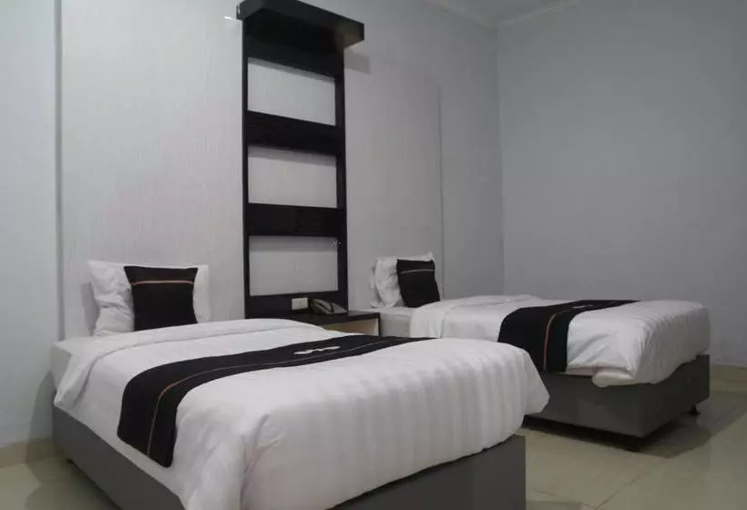 هتل Oyo 2104  Grand Sabrina