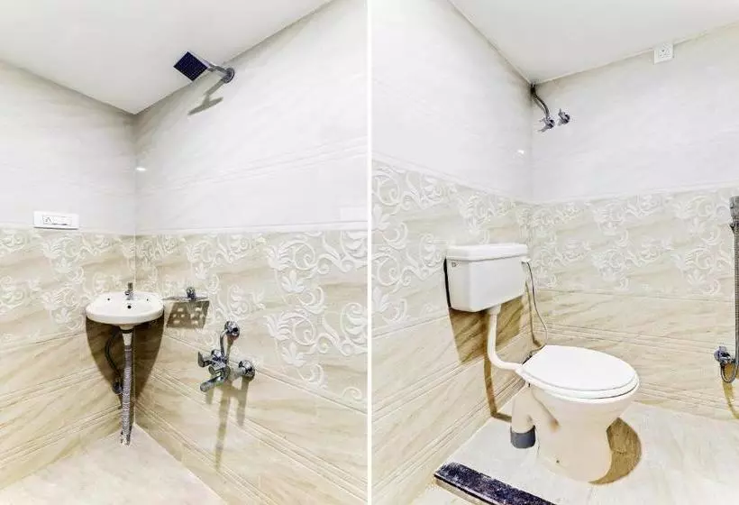 Hotelli Oyo 63139 Kamal  And Lodging