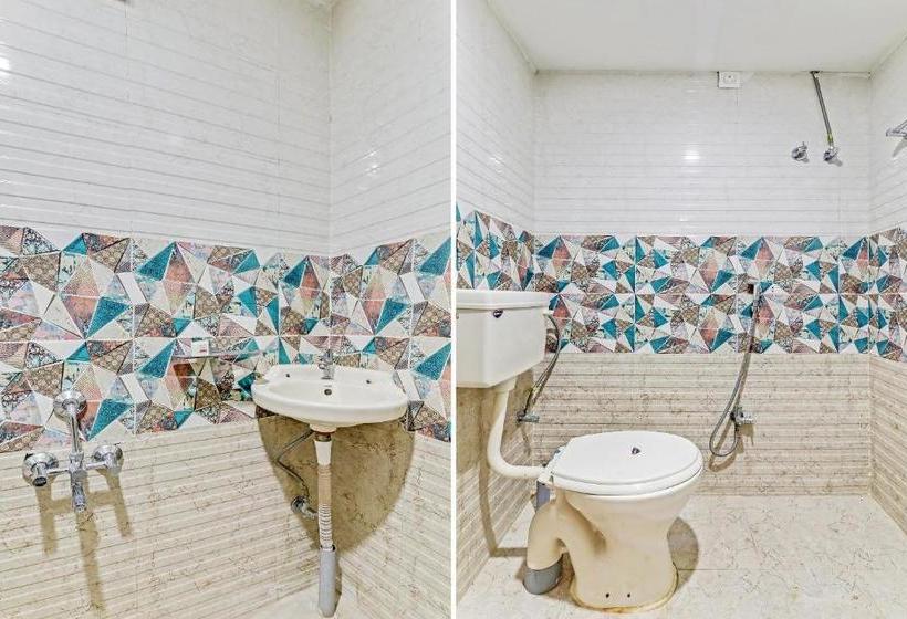 בית מלון כפרי Oyo 63139 Kamal  And Lodging