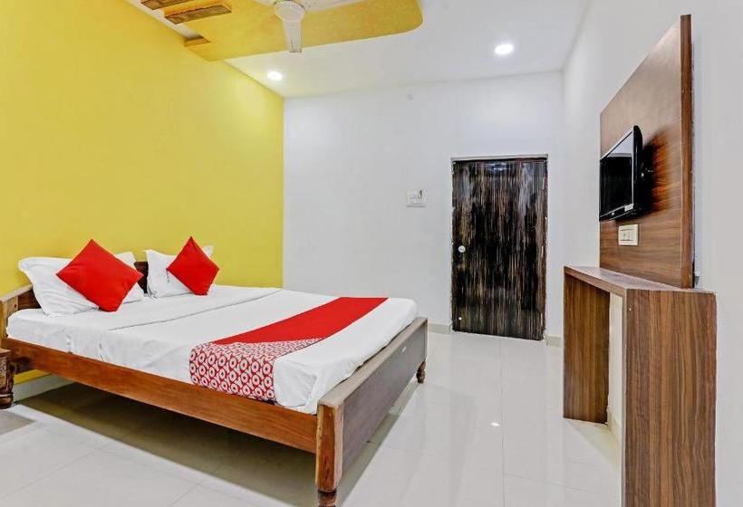 בית מלון כפרי Oyo 63139 Kamal  And Lodging