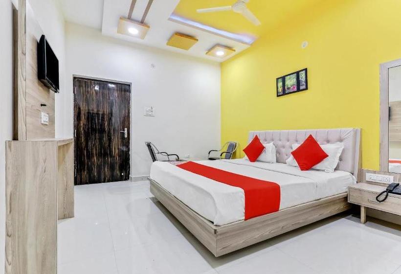 בית מלון כפרי Oyo 63139 Kamal  And Lodging