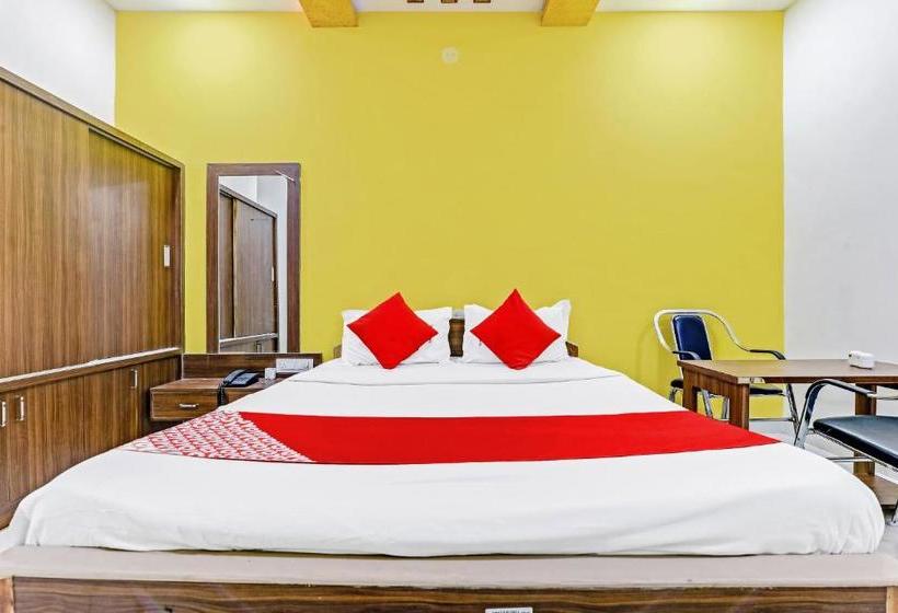 בית מלון כפרי Oyo 63139 Kamal  And Lodging