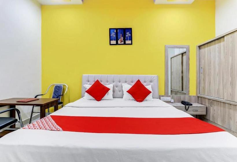 בית מלון כפרי Oyo 63139 Kamal  And Lodging